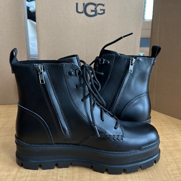 Ugg Women’s Sidnee Ankle Boot - Picture 4 of 6